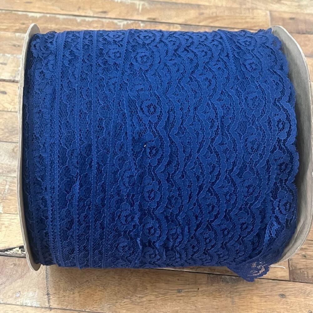 Large 8.5 in Spool Of Navy Blue Lace Trim Scalloped Floral 2 Lbs 14 Oz - Picture 6 of 7